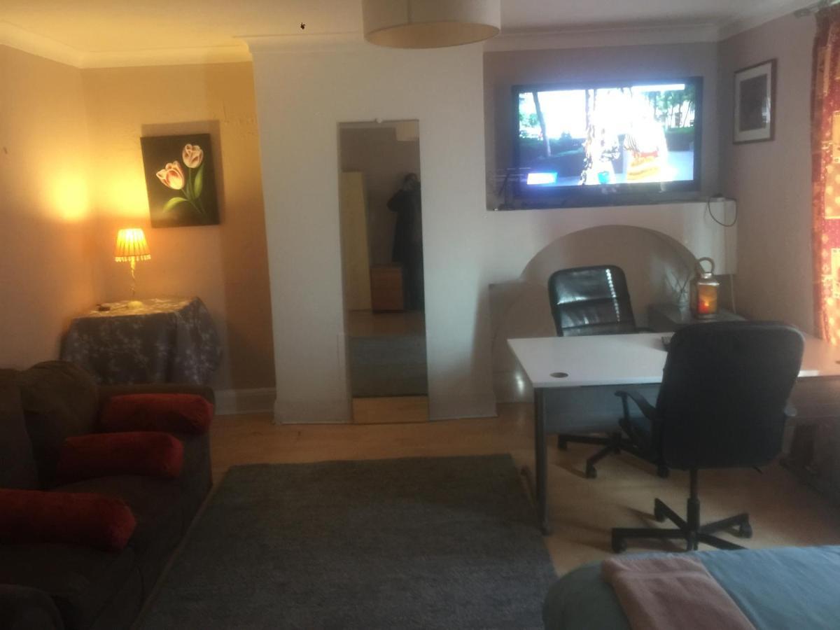 Dach Apartments - Cozy 3 Bed Apartment In Hendon إدجوير المظهر الخارجي الصورة