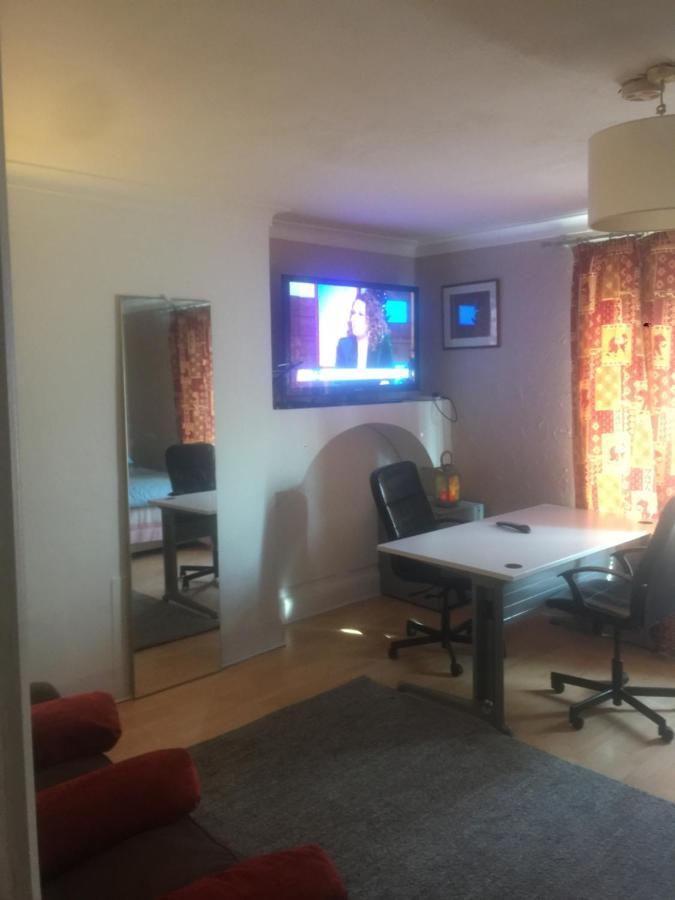 Dach Apartments - Cozy 3 Bed Apartment In Hendon إدجوير المظهر الخارجي الصورة