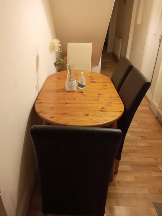 Dach Apartments - Cozy 3 Bed Apartment In Hendon إدجوير المظهر الخارجي الصورة