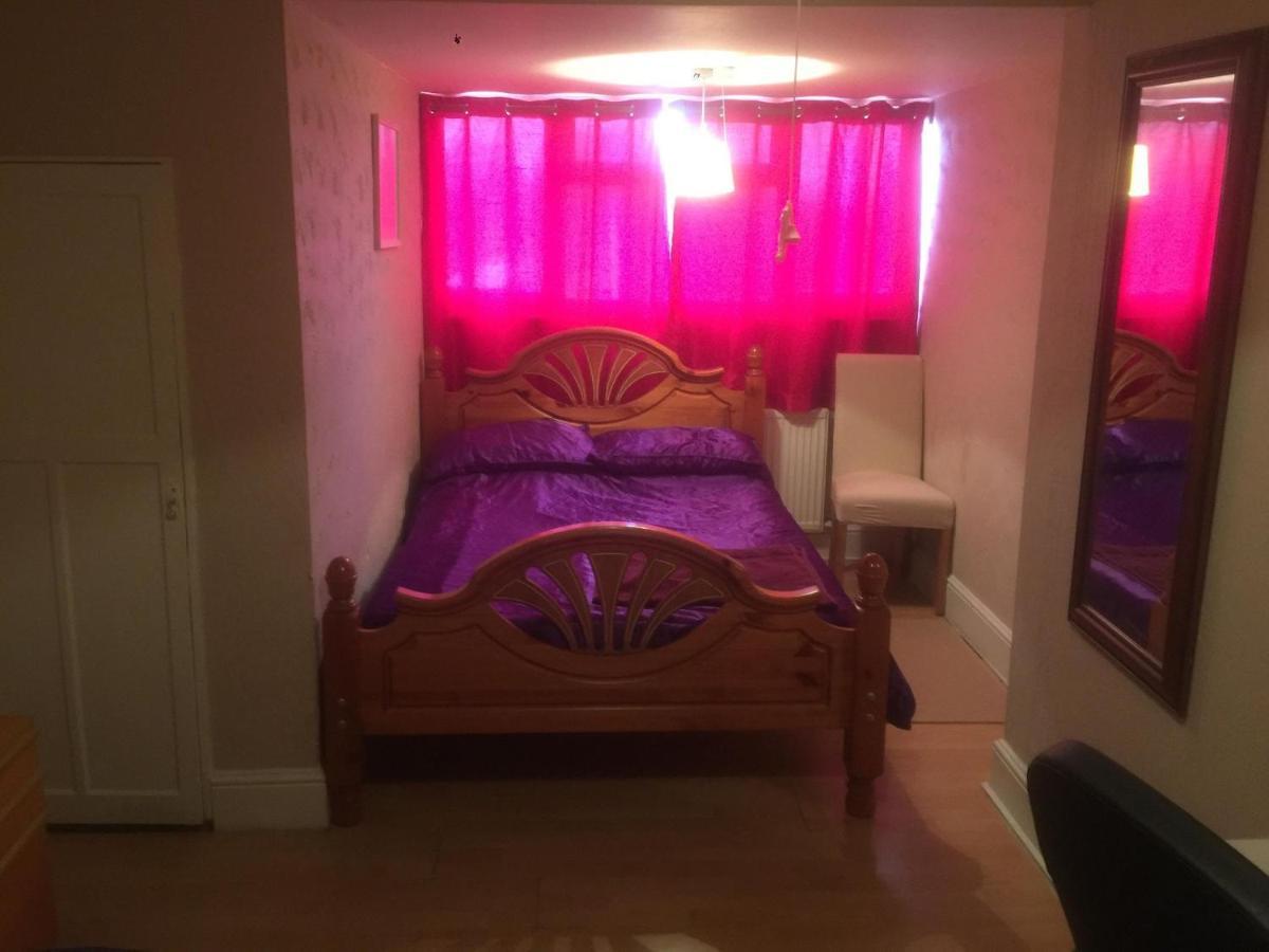 Dach Apartments - Cozy 3 Bed Apartment In Hendon إدجوير المظهر الخارجي الصورة