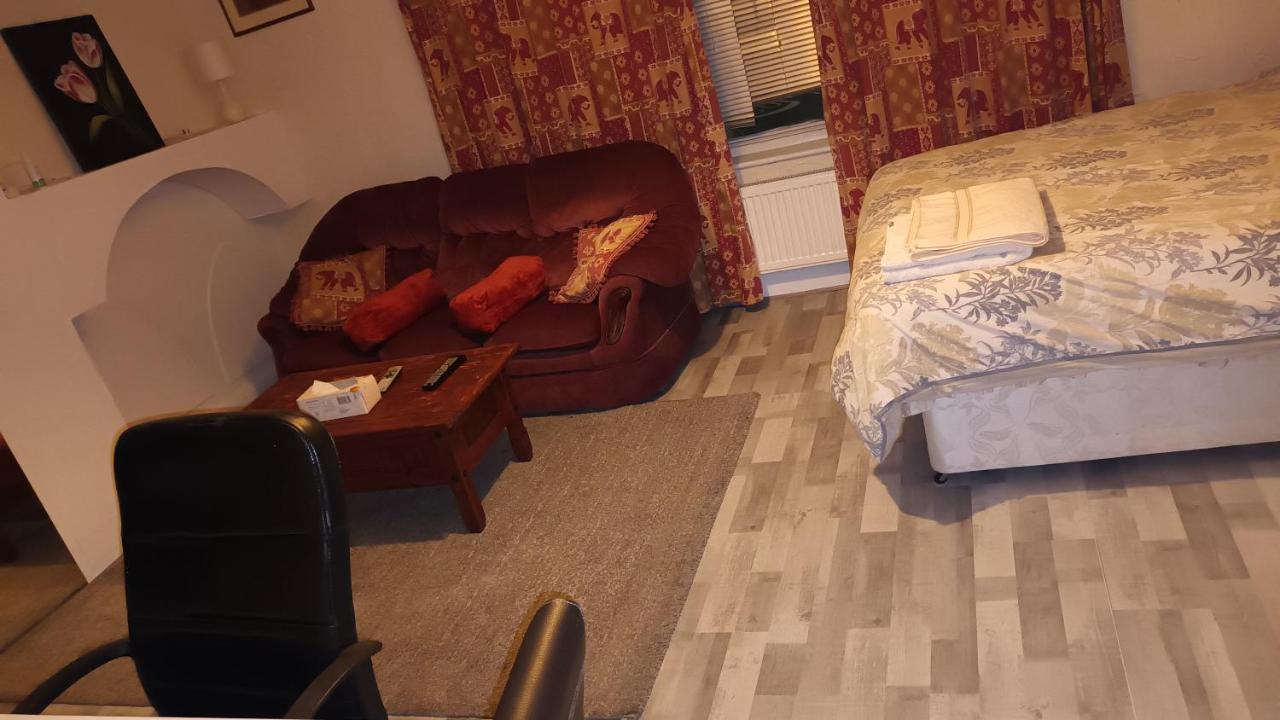 Dach Apartments - Cozy 3 Bed Apartment In Hendon إدجوير المظهر الخارجي الصورة